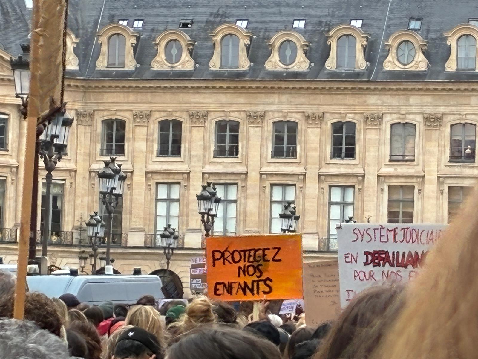 Rassemblement devant le palais de justice Paris en hommage à Lyhanna et les autres victimes 8 juin 2026